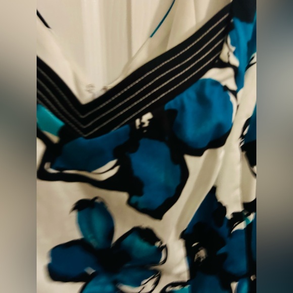 Sleeveless v neck floral print summer dress by Jones Studio NWT - Picture 3 of 6